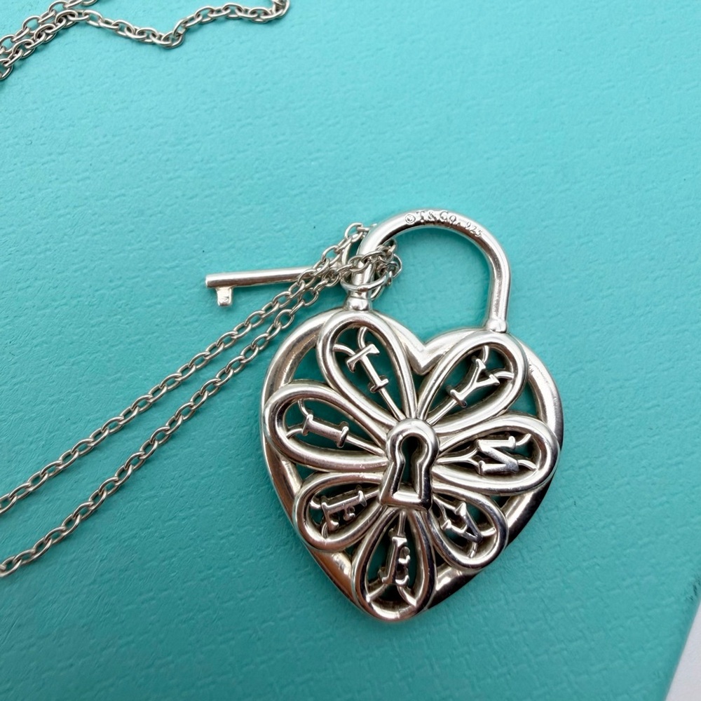 Tiffany & Co. 18” medium enchant filigree heart w key necklace sterling silver - Picture 9 of 12